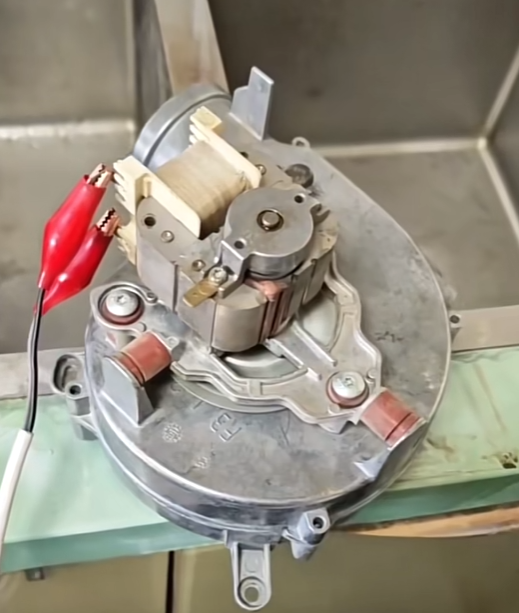 威能壁挂炉风扇